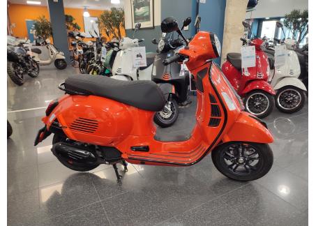 VESPA GTS SUPER SPORT