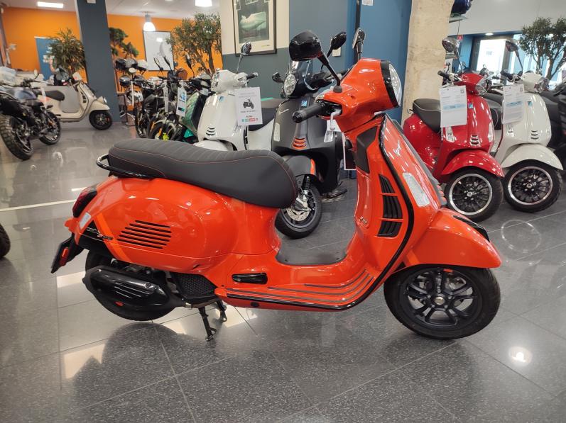 VESPA GTS SUPER SPORT